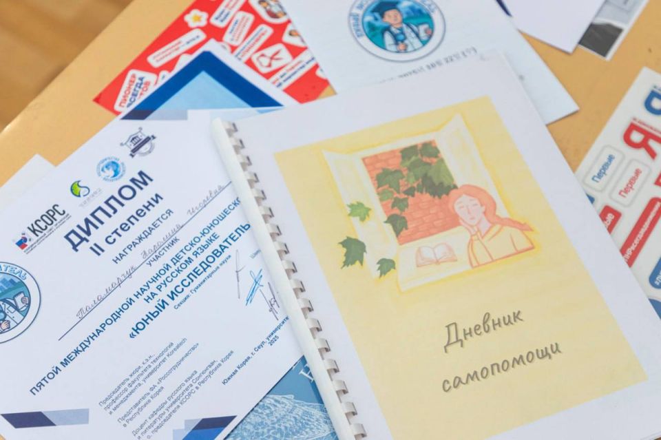 Учащаяся луганской специализированной школы № 54 имени Алексея Еременко Каролина Паламарчук заняла второе место на конкурсе секции гуманитарных наук V Международной научной детско-юношеской конференции «Юный исследователь»... Учащаяся луганской специализированной школы № 54 имени Алексея Еременко Каролина Паламарчук заняла второе место на конкурсе секции гуманитарных наук V Международной научной детско-юношеской конференции «Юный исследователь»...