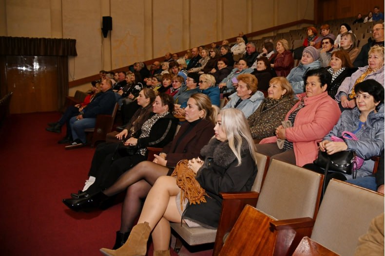 Красноярские артисты дарят Свердловску незабываемые встречи Красноярские артисты дарят Свердловску незабываемые встречи