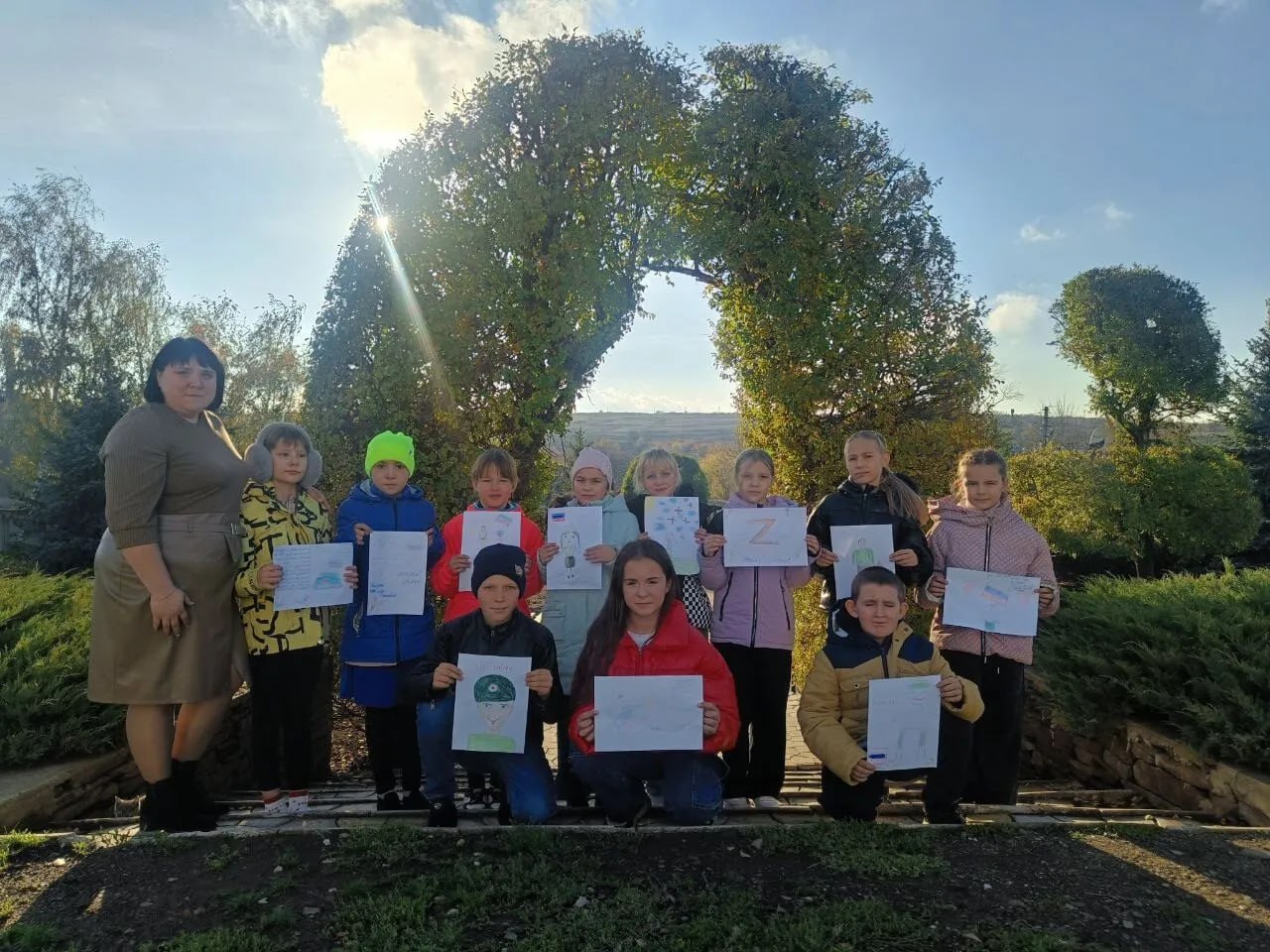 Сотрудники Городищенского фольклорного центра провели акцию «Письмо солдату», в которой приняли участие дети — маленькие жители поселка Городище Сотрудники Городищенского фольклорного центра провели акцию «Письмо солдату», в которой приняли участие дети — маленькие жители поселка Городище