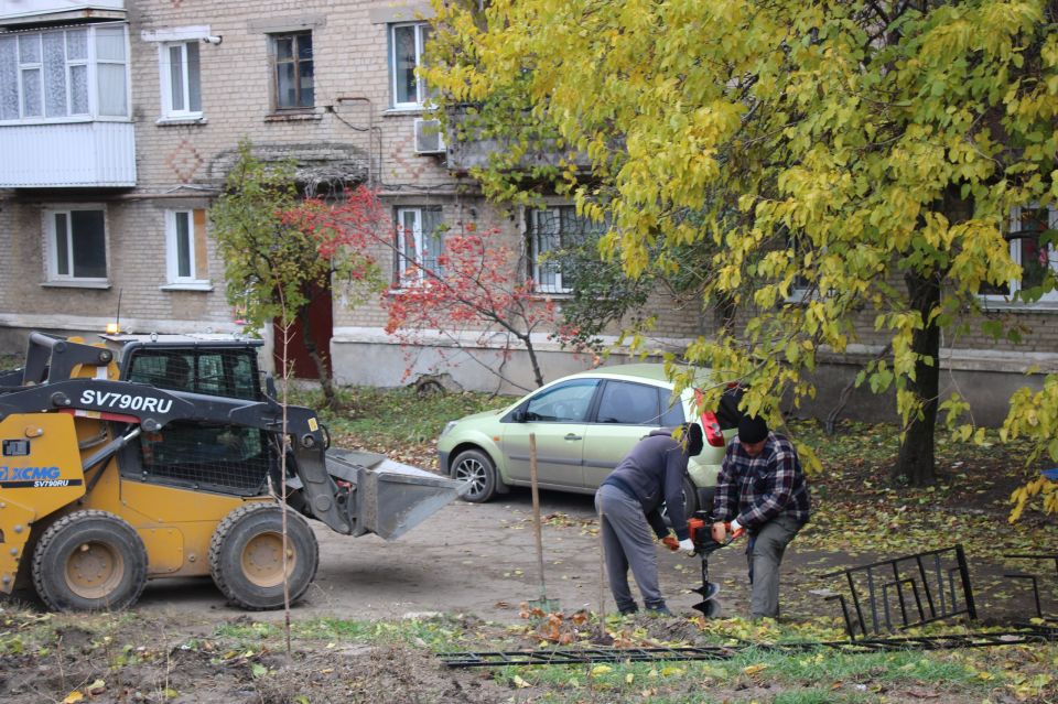 Реализация проекта «Каштановая аллея» в городе Ровеньки на завершающем этапе Реализация проекта «Каштановая аллея» в городе Ровеньки на завершающем этапе