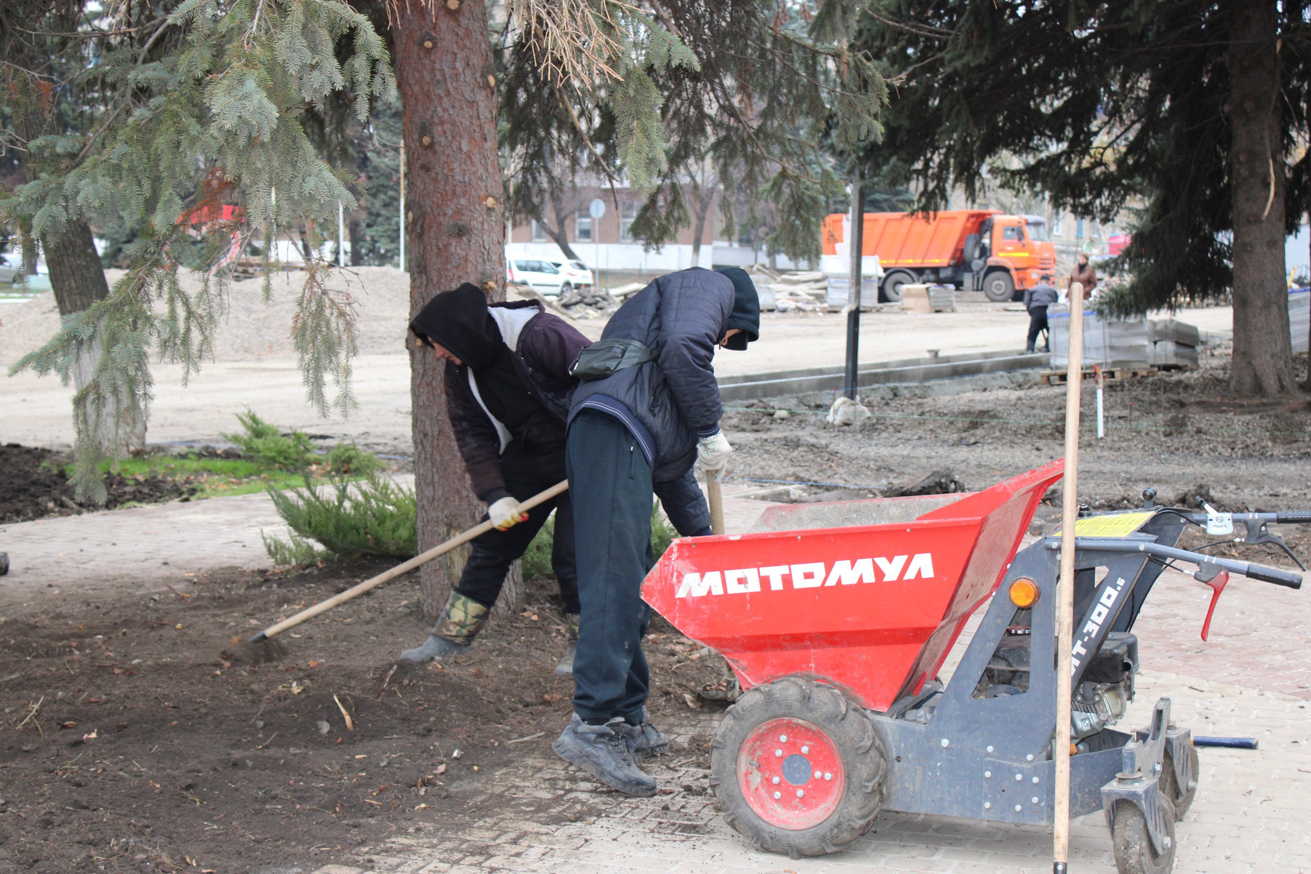 Реализация проекта «Каштановая аллея» в городе Ровеньки на завершающем этапе Реализация проекта «Каштановая аллея» в городе Ровеньки на завершающем этапе