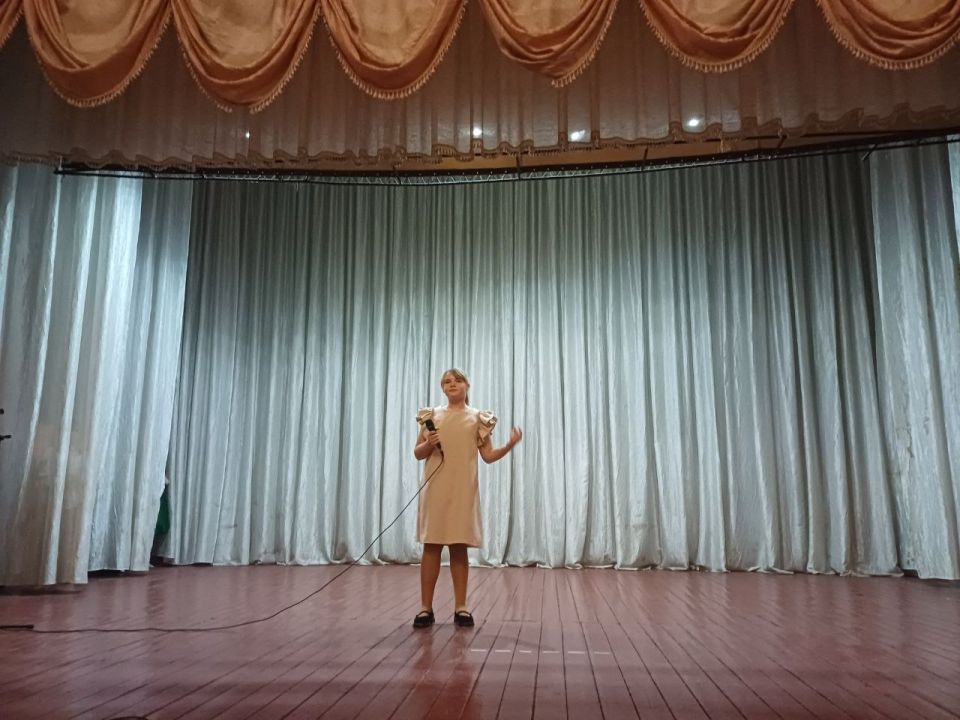 В Зоринском Доме культуры «Шахтер» прошла праздничная программа "Единство в нас", посвященная Дню народного единства В Зоринском Доме культуры «Шахтер» прошла праздничная программа "Единство в нас", посвященная Дню народного единства