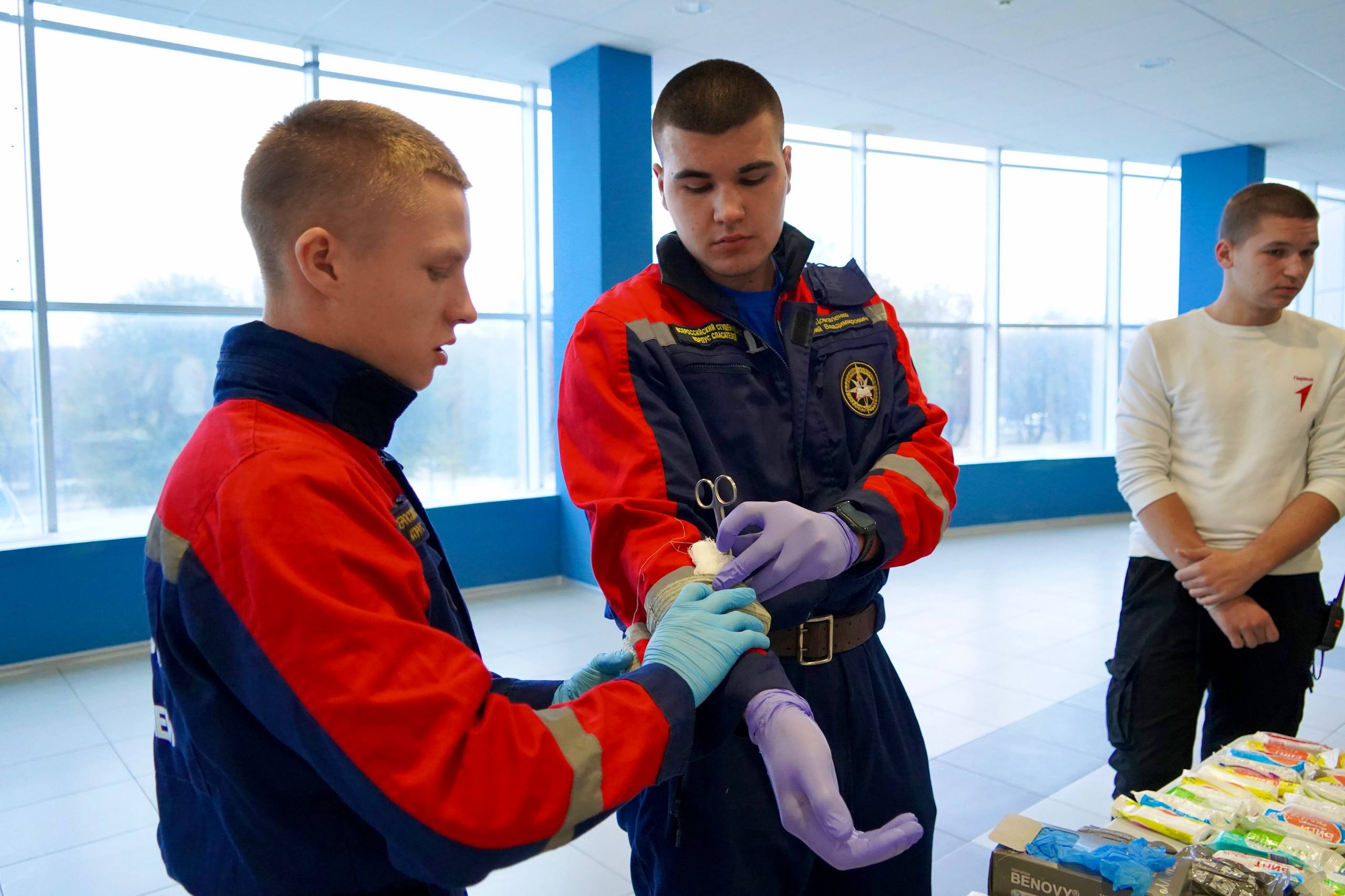 Передавая опыт: инструкторы ЛугРО ВСКС на региональном чемпионате по оказанию первой помощи Передавая опыт: инструкторы ЛугРО ВСКС на региональном чемпионате по оказанию первой помощи