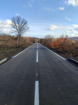 На автодороге Садово-Хрустальненский – Красный Луч, ведущей к мемориалу «Миус-фронт», нанесли новую дорожную разметку