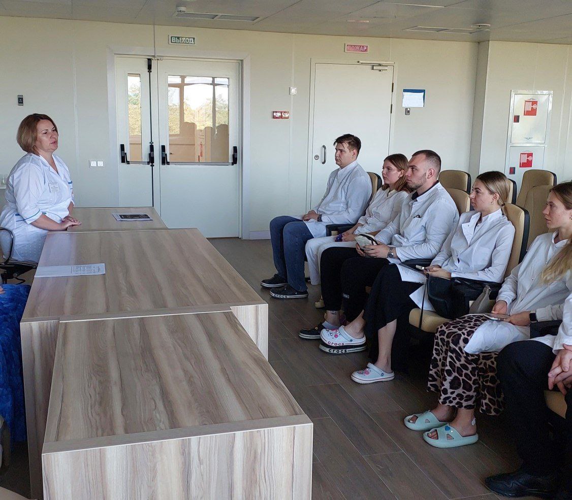 "Профессия врача – это подвиг": профориентационная лекция для студентов ЛГМУ