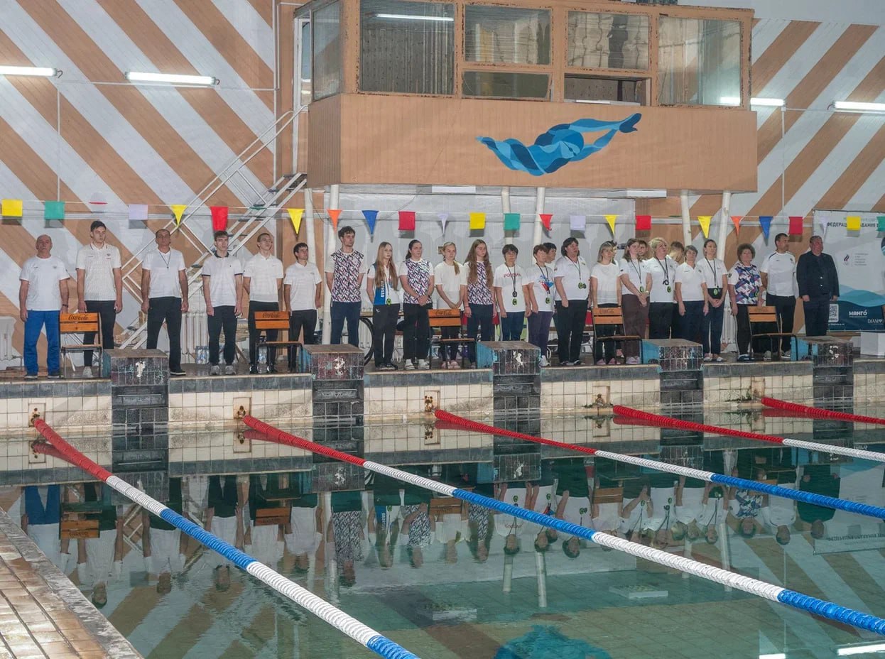 Спортсмены Краснодонщины отлично выступили на Республиканских состязаниях по плаванию в городе Луганске