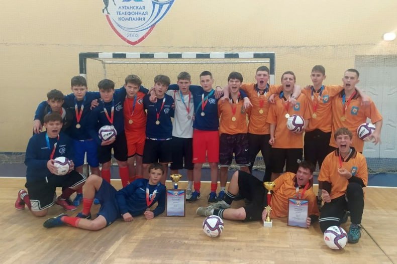 Юные футболисты из Свердловска стали обладателями Кубка Главы ЛНР по футзалу Юные футболисты из Свердловска стали обладателями Кубка Главы ЛНР по футзалу
