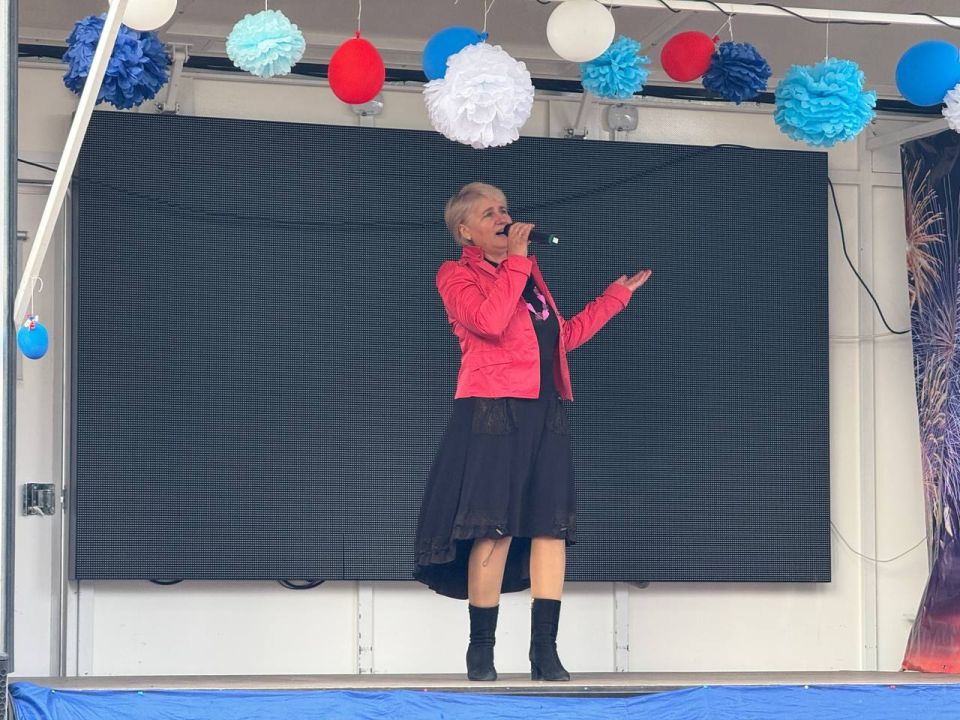 В рамках партийного проекта "Культура малой Родины" в жилмассиве Анненка отметили День Народного единства В рамках партийного проекта "Культура малой Родины" в жилмассиве Анненка отметили День Народного единства