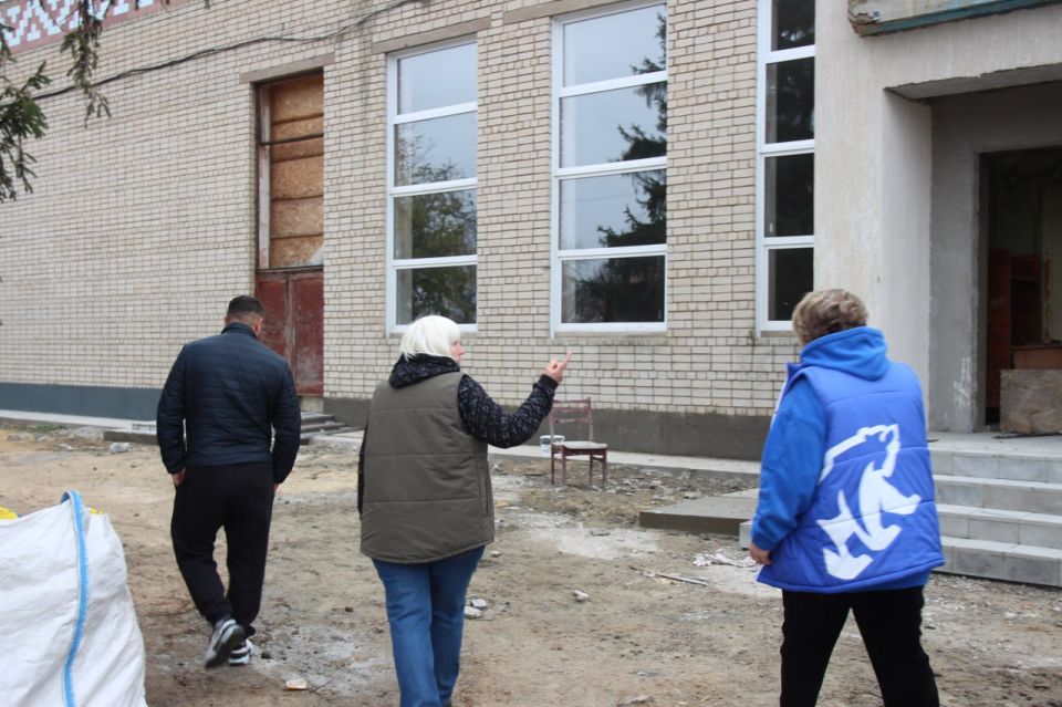 «Партдесант» оценил ход ремонта Трехизбенского сельского клуба по народной программе «Единой России» «Партдесант» оценил ход ремонта Трехизбенского сельского клуба по народной программе «Единой России»
