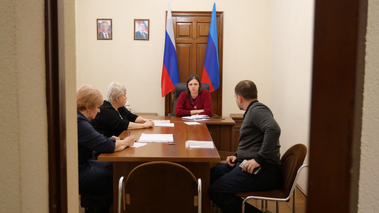 Заместитель Главы администрации муниципалитета Алёна Еськова провела личный прием граждан в администрации столицы ЛНР Заместитель Главы администрации муниципалитета Алёна Еськова провела личный прием граждан в администрации столицы ЛНР