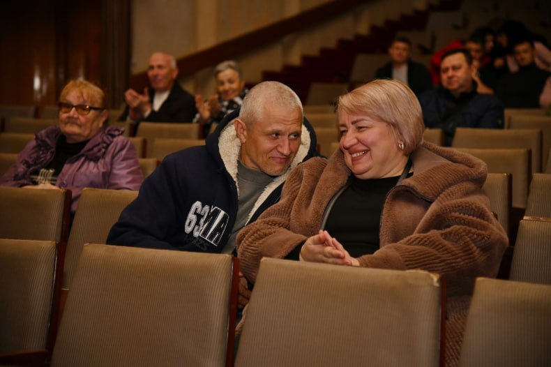 Красноярские артисты дарят Свердловску незабываемые встречи Красноярские артисты дарят Свердловску незабываемые встречи