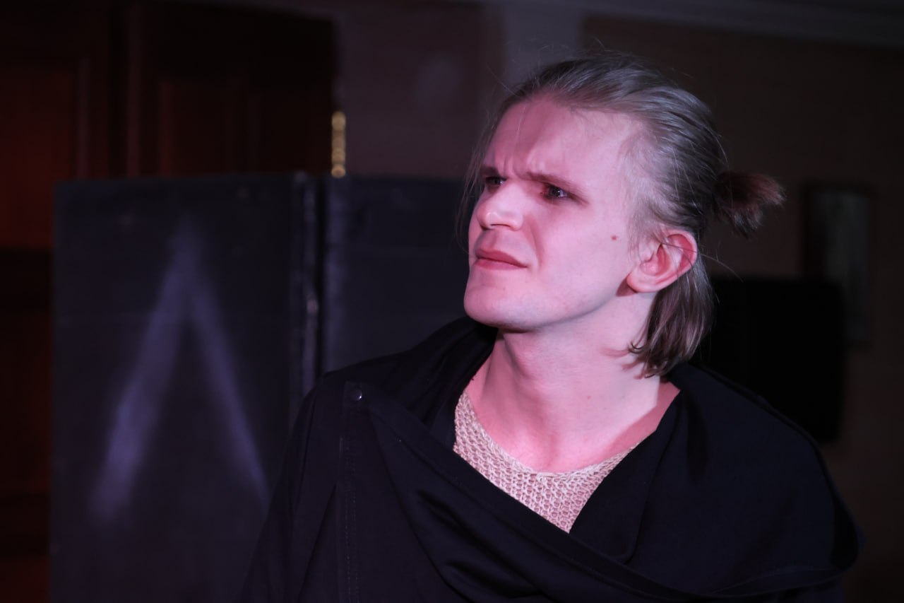 В Луганском академическом русском драматическом театре имени П. Луспекаева в рамках проекта «Культурная среда» состоялась театрализованная программа «Фантазии на тему пьесы Е. Шварца “Дракон”». Постановкой руководила... В Луганском академическом русском драматическом театре имени П. Луспекаева в рамках проекта «Культурная среда» состоялась театрализованная программа «Фантазии на тему пьесы Е. Шварца “Дракон”». Постановкой руководила...