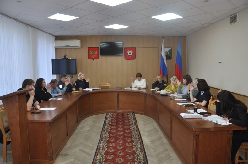 Проведено очередное заседание Комиссии по делам несовершеннолетних и защите их прав Проведено очередное заседание Комиссии по делам несовершеннолетних и защите их прав