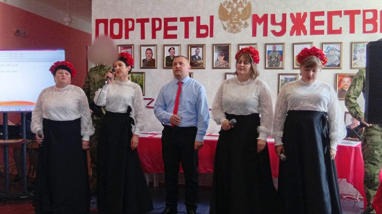 В рамках празднования Дня Народного Единства в селе Плугатарь открылась фотовыставка «Портреты мужества» В рамках празднования Дня Народного Единства в селе Плугатарь открылась фотовыставка «Портреты мужества»