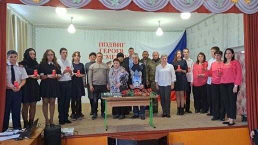 Альберт Зинченко: Сегодня первый заместитель Главы Станично-Луганского МО Владимир Макеев посетил Станично-Луганскую среднюю школу имени Грекова П.М., где состоялось знаковое событие – открытие "Парты Героя", посвящённой...