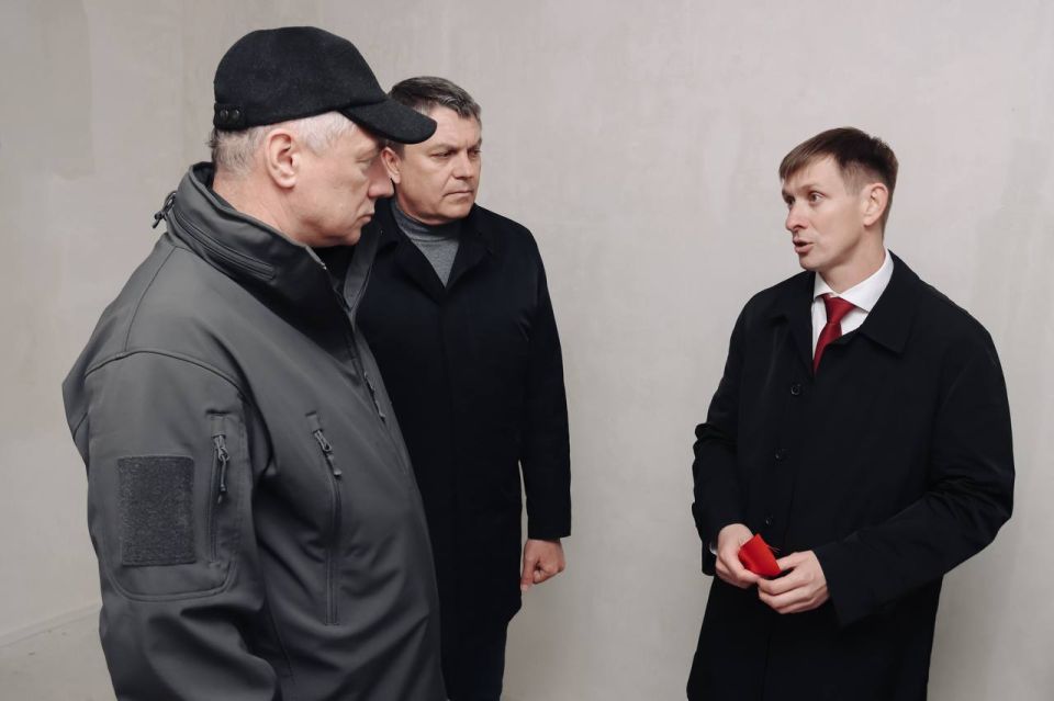В День народного единства вице-премьер РФ посетил ДНР и ЛНР В День народного единства вице-премьер РФ посетил ДНР и ЛНР