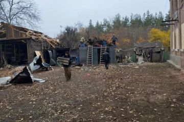 В Свердловске продолжают разбирать завалы после удара ВСУ