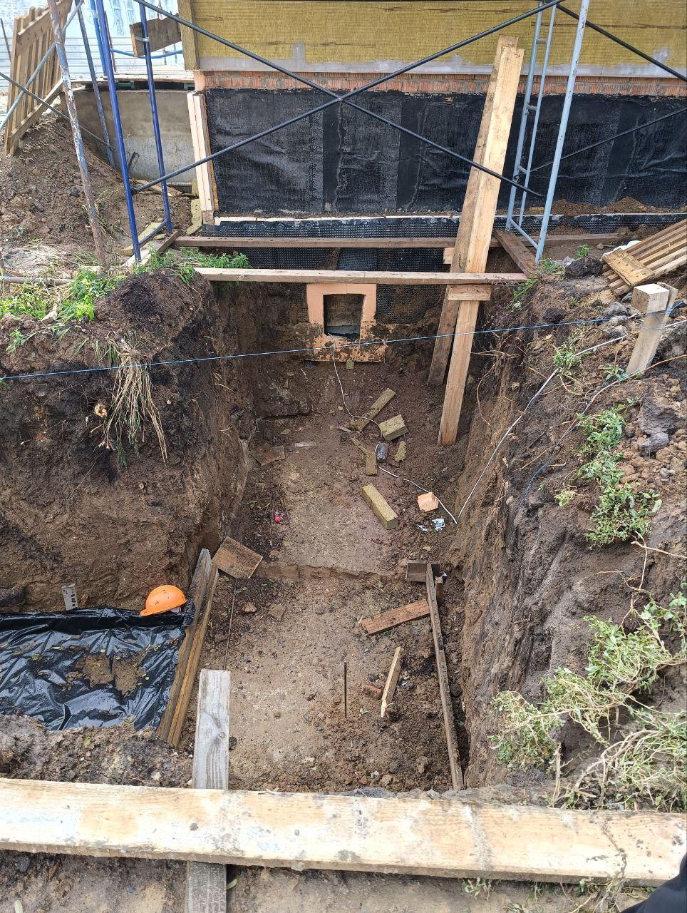 Подготовка к приему бетона под основание монтажа лотков теплотрассы для здания патоморфологии Беловодской ЦРБ при участии региона-шефа Подготовка к приему бетона под основание монтажа лотков теплотрассы для здания патоморфологии Беловодской ЦРБ при участии региона-шефа