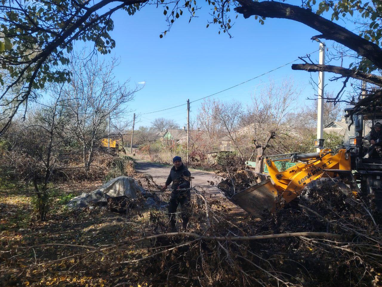 Рабочая группа из Удмуртии завершила работы по очистке посёлка Белое после санитарной опиловки Рабочая группа из Удмуртии завершила работы по очистке посёлка Белое после санитарной опиловки