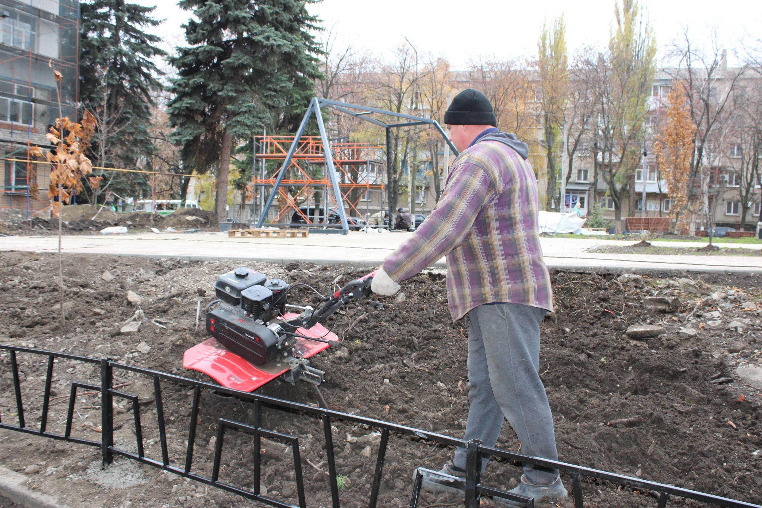 Реализация проекта «Каштановая аллея» в городе Ровеньки на завершающем этапе Реализация проекта «Каштановая аллея» в городе Ровеньки на завершающем этапе