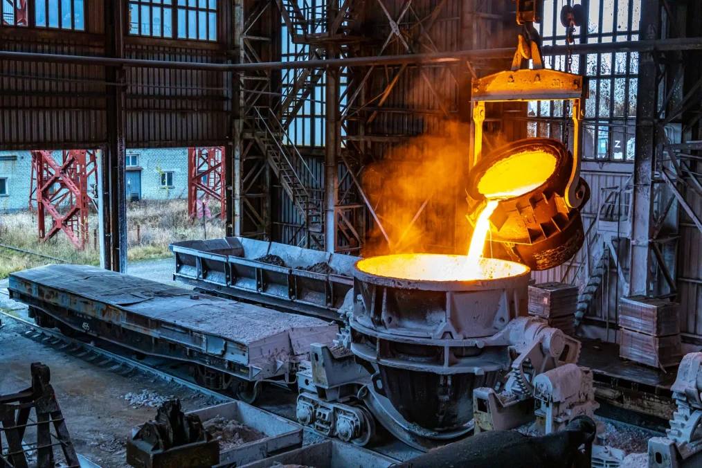 На Стахановском заводе ферросплавов обновили плавильный цех