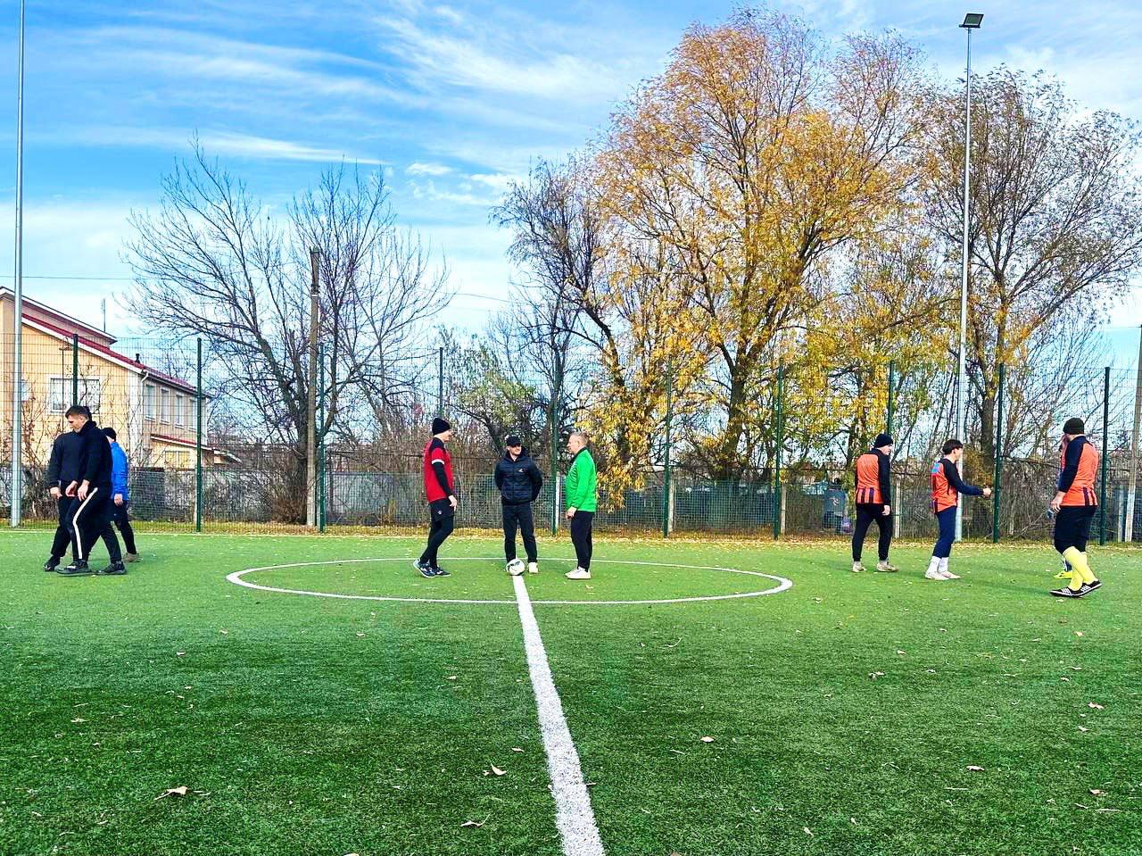 Спорт объединяет: Станично-Луганский округ отметил День народного единства турниром по мини-футболу Спорт объединяет: Станично-Луганский округ отметил День народного единства турниром по мини-футболу