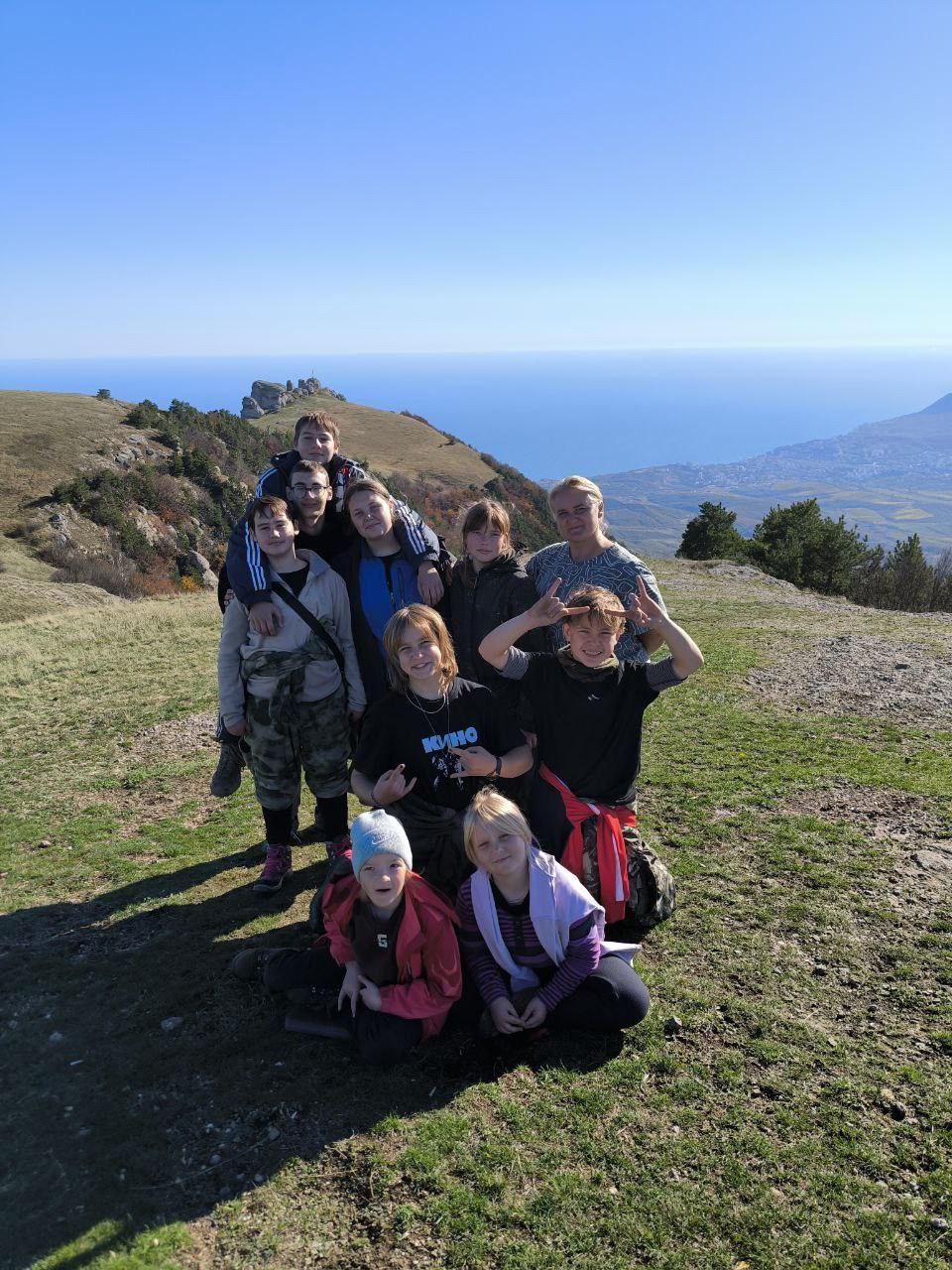 Путешествие ровеньковских "туристов" по Крыму: восхождение на Демерджи Путешествие ровеньковских "туристов" по Крыму: восхождение на Демерджи