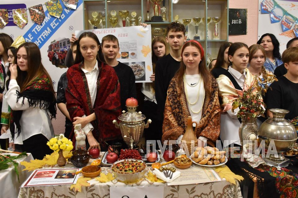 Школьники Антрацита провели кулинарный фестиваль Школьники Антрацита провели кулинарный фестиваль