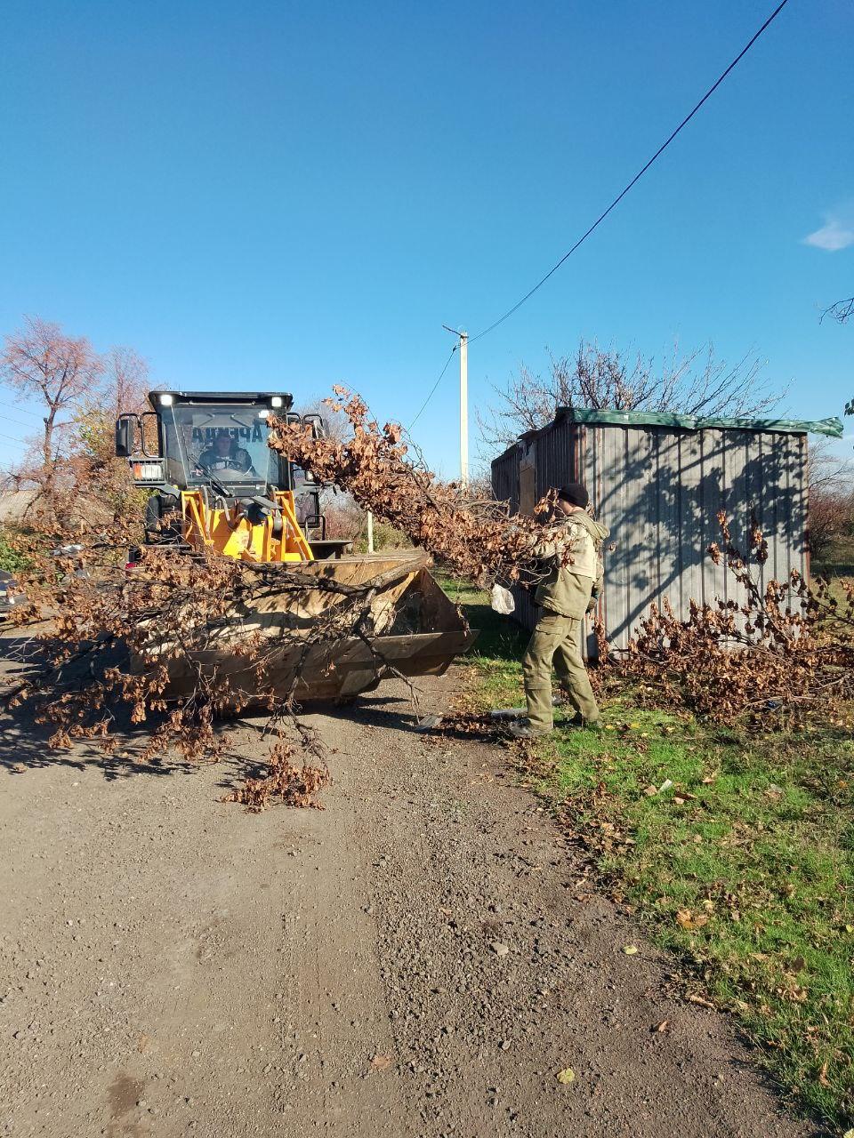 Рабочая группа из Удмуртии завершила работы по очистке посёлка Белое после санитарной опиловки Рабочая группа из Удмуртии завершила работы по очистке посёлка Белое после санитарной опиловки