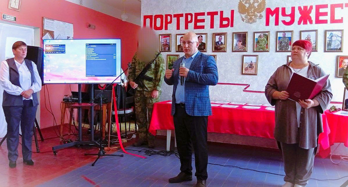 В рамках празднования Дня Народного Единства в селе Плугатарь открылась фотовыставка «Портреты мужества» В рамках празднования Дня Народного Единства в селе Плугатарь открылась фотовыставка «Портреты мужества»