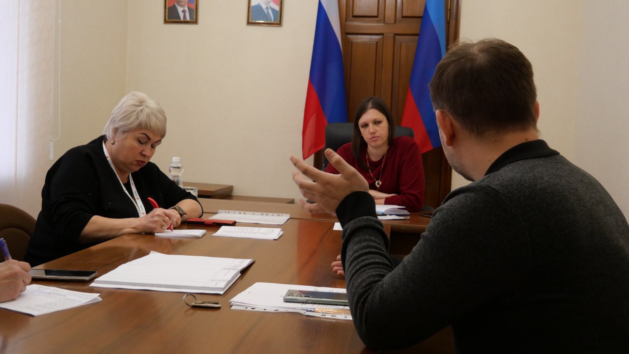 Заместитель Главы администрации муниципалитета Алёна Еськова провела личный прием граждан в администрации столицы ЛНР Заместитель Главы администрации муниципалитета Алёна Еськова провела личный прием граждан в администрации столицы ЛНР