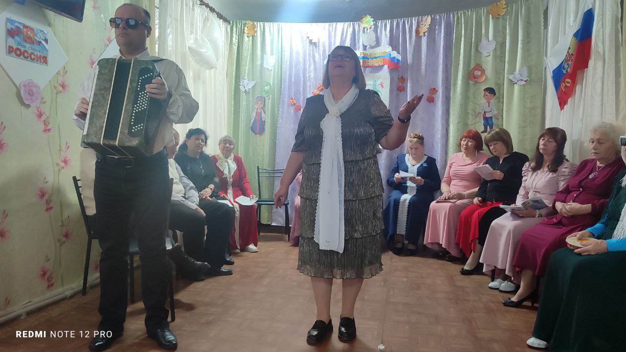 В Ровеньках отметили День народного единства с ансамблем "Отрада"! В Ровеньках отметили День народного единства с ансамблем "Отрада"!