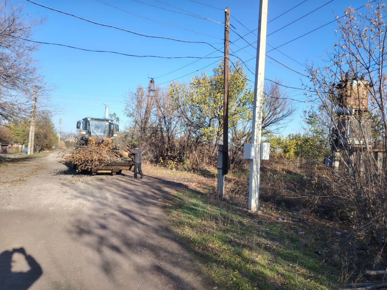 Рабочая группа из Удмуртии завершила работы по очистке посёлка Белое после санитарной опиловки