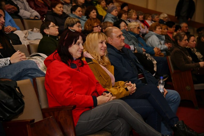 Красноярские артисты дарят Свердловску незабываемые встречи Красноярские артисты дарят Свердловску незабываемые встречи