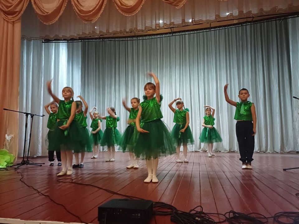 В Зоринском Доме культуры «Шахтер» прошла праздничная программа "Единство в нас", посвященная Дню народного единства В Зоринском Доме культуры «Шахтер» прошла праздничная программа "Единство в нас", посвященная Дню народного единства