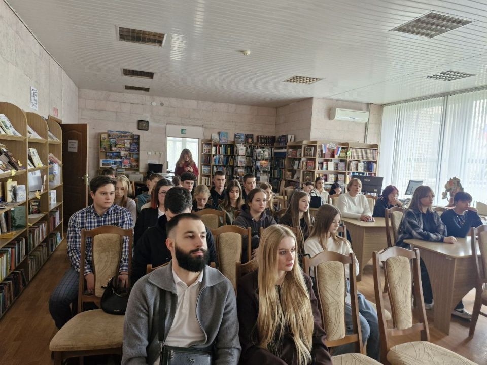 Молодёжный совет Управления Росреестра совместно с сотрудниками филиала ППК «Роскадастр» по ЛНР посетили тематическое мероприятие «Сила единства в людях» в Луганской молодёжной библиотеке Молодёжный совет Управления Росреестра совместно с сотрудниками филиала ППК «Роскадастр» по ЛНР посетили тематическое мероприятие «Сила единства в людях» в Луганской молодёжной библиотеке