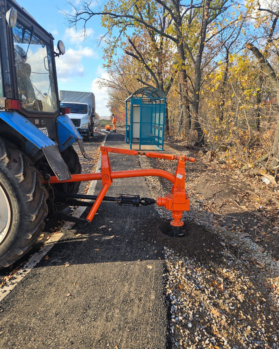 На автодороге Желобок — Крымское — Пришиб установили новые дорожные знаки и выполнили работы по укреплению обочин На автодороге Желобок — Крымское — Пришиб установили новые дорожные знаки и выполнили работы по укреплению обочин