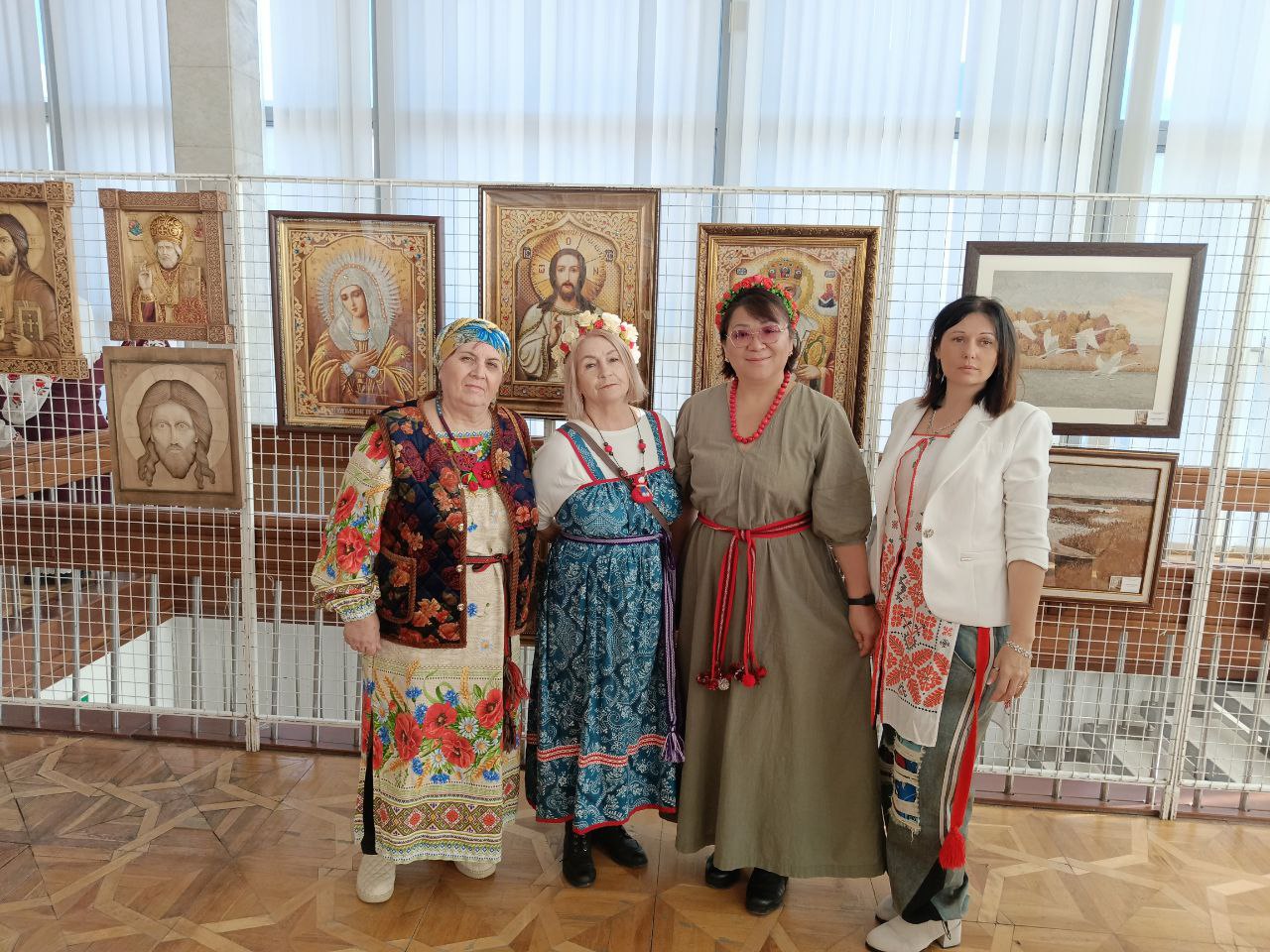 Мастера Краснодонщины приняли участие в праздничных мероприятиях в Луганске ко Дню народного единства