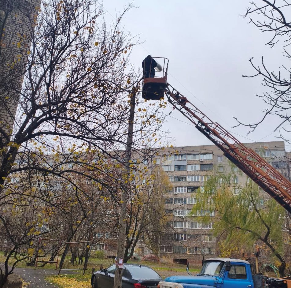 Коммунальные службы проводят работы на территории города Коммунальные службы проводят работы на территории города