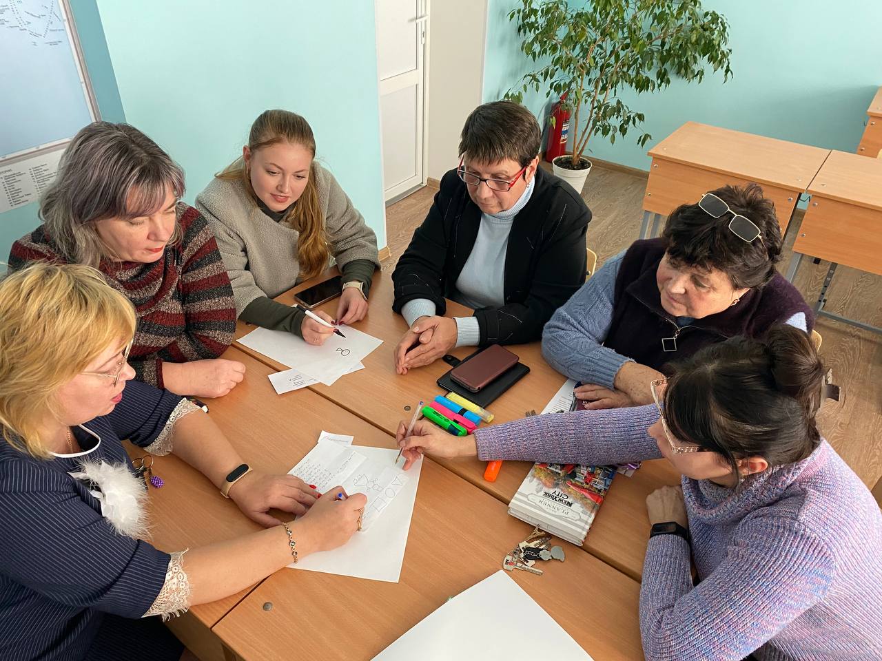 В период осенних каникул в ГБОУ ЛНР «ЛСШ № 27» прошло заседание педагогического совета с повесткой дня «Организация профориентационной работы в 2025-2026 учебном году» В период осенних каникул в ГБОУ ЛНР «ЛСШ № 27» прошло заседание педагогического совета с повесткой дня «Организация профориентационной работы в 2025-2026 учебном году»