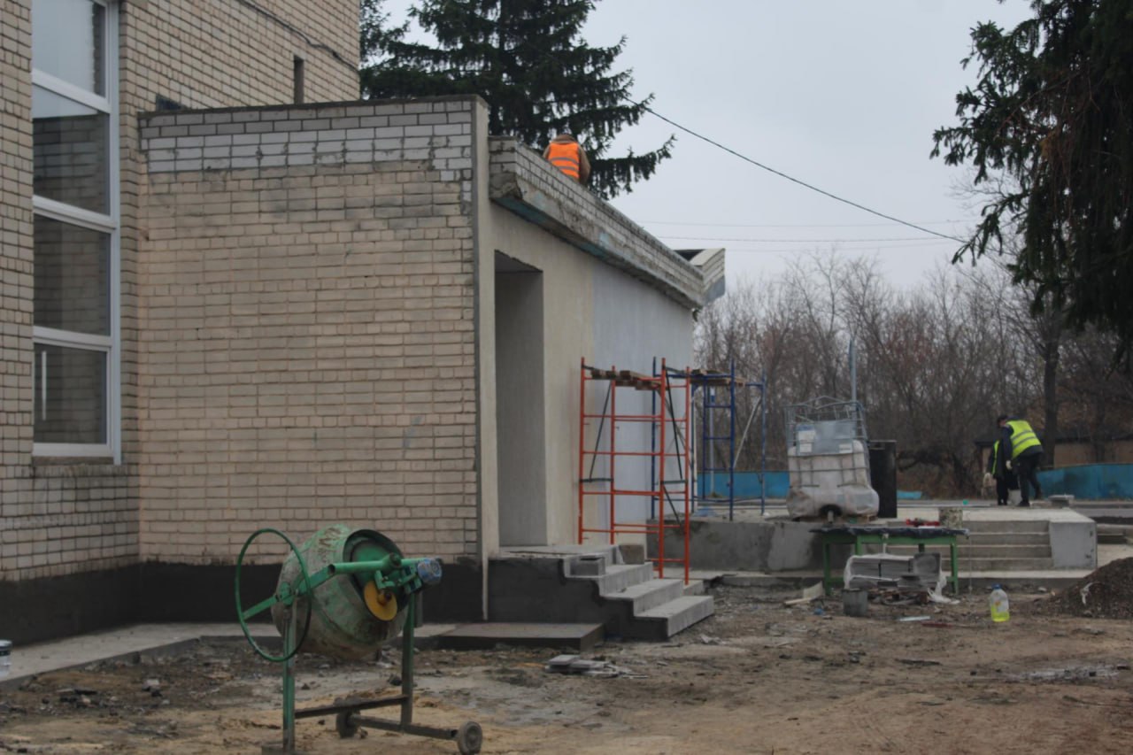 Сергей Крамаренко: В рамках соглашения о сотрудничестве с Алтайским краем в селе Трехизбенка продолжается ремонт Дома культуры Сергей Крамаренко: В рамках соглашения о сотрудничестве с Алтайским краем в селе Трехизбенка продолжается ремонт Дома культуры