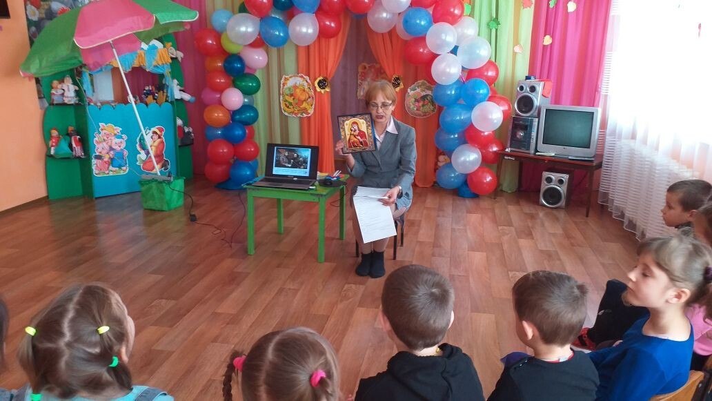 Ко Дню народного единства сотрудники Детского центра Чернухинского музея провели тематический час для воспитанников детского сада «Ромашка» Ко Дню народного единства сотрудники Детского центра Чернухинского музея провели тематический час для воспитанников детского сада «Ромашка»