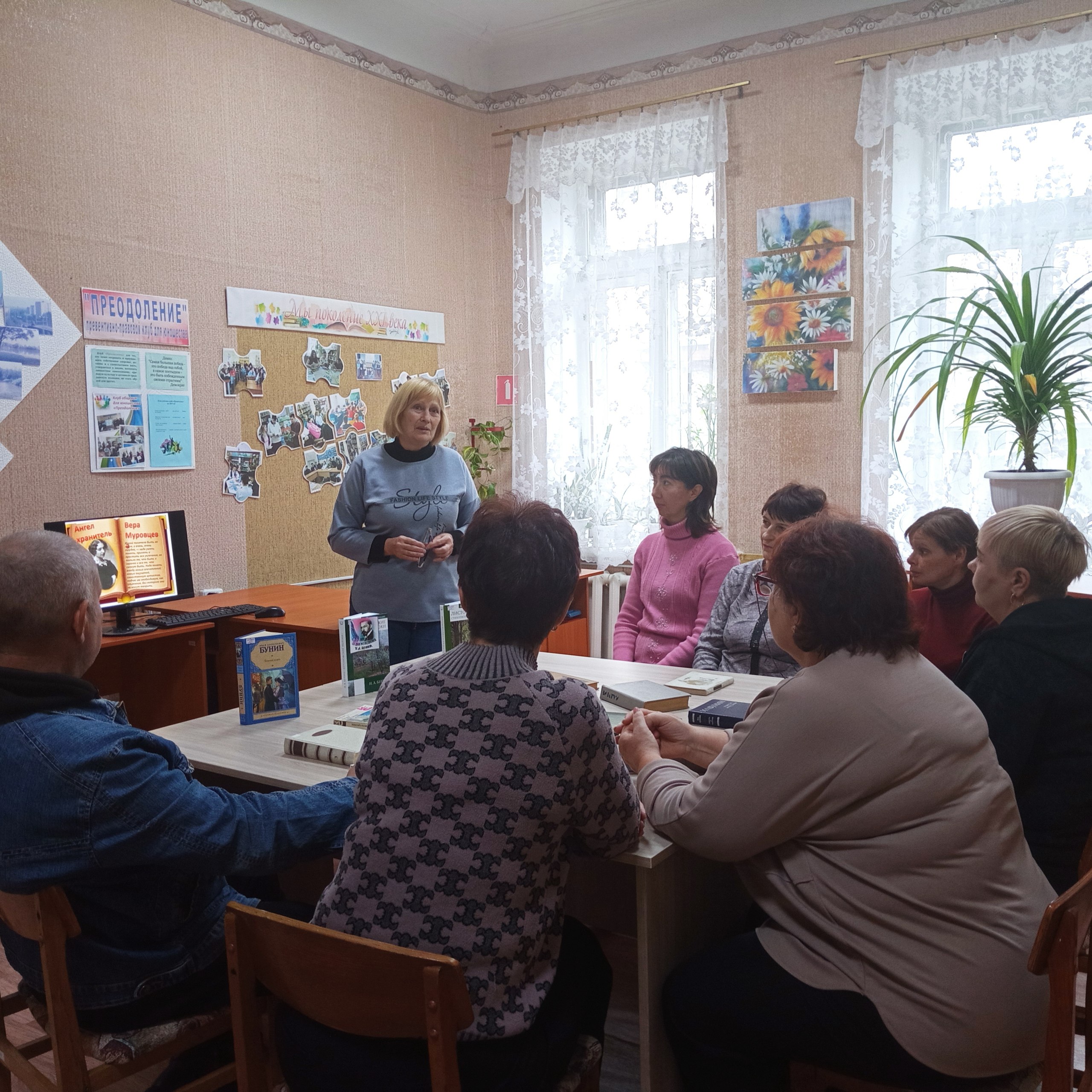 Иван Алексеевич Бунин – первый русский писатель и поэт, получивший Нобелевскую премию по литературе в 1933 году за «…строгое мастерство, с которым он развивает традиции русской классической прозы» Иван Алексеевич Бунин – первый русский писатель и поэт, получивший Нобелевскую премию по литературе в 1933 году за «…строгое мастерство, с которым он развивает традиции русской классической прозы»