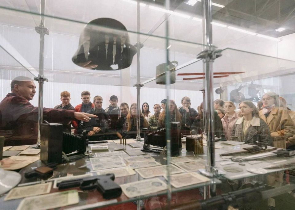 Больше, чем путешествие!. Около 300 студентов российских вузов отправятся в Донбасс и Новороссию в рамках нового проекта «Герои поколений» от программы Росмолодёжи «Больше, чем путешествие» Больше, чем путешествие!. Около 300 студентов российских вузов отправятся в Донбасс и Новороссию в рамках нового проекта «Герои поколений» от программы Росмолодёжи «Больше, чем путешествие»
