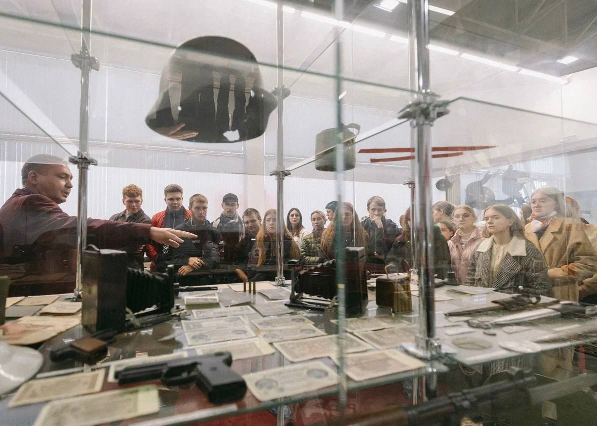 Больше, чем путешествие!. Около 300 студентов российских вузов отправятся в Донбасс и Новороссию в рамках нового проекта «Герои поколений» от программы Росмолодёжи «Больше, чем путешествие» Больше, чем путешествие!. Около 300 студентов российских вузов отправятся в Донбасс и Новороссию в рамках нового проекта «Герои поколений» от программы Росмолодёжи «Больше, чем путешествие»