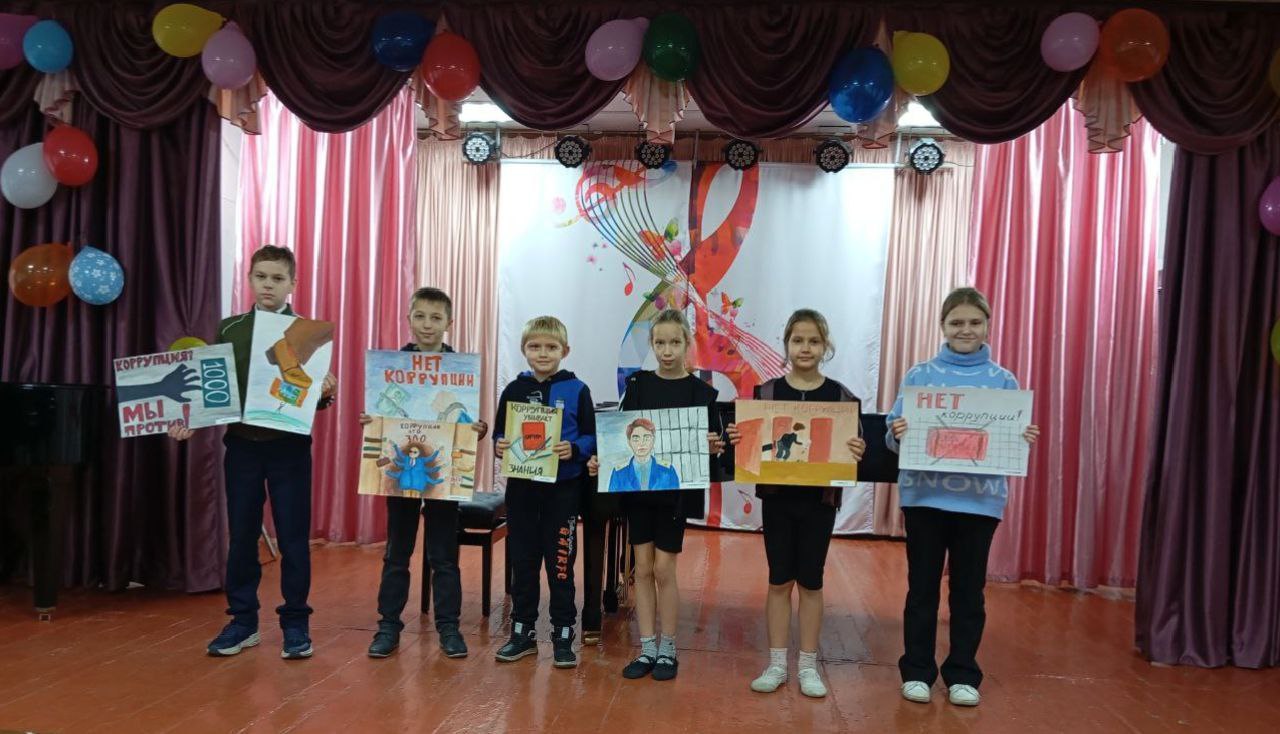 5 ноября обучающиеся Детской школы искусств №1 города Брянки приняли участие в рефлексивной беседе заместителя директора Инны Дементьевой "Коррупция в сказках