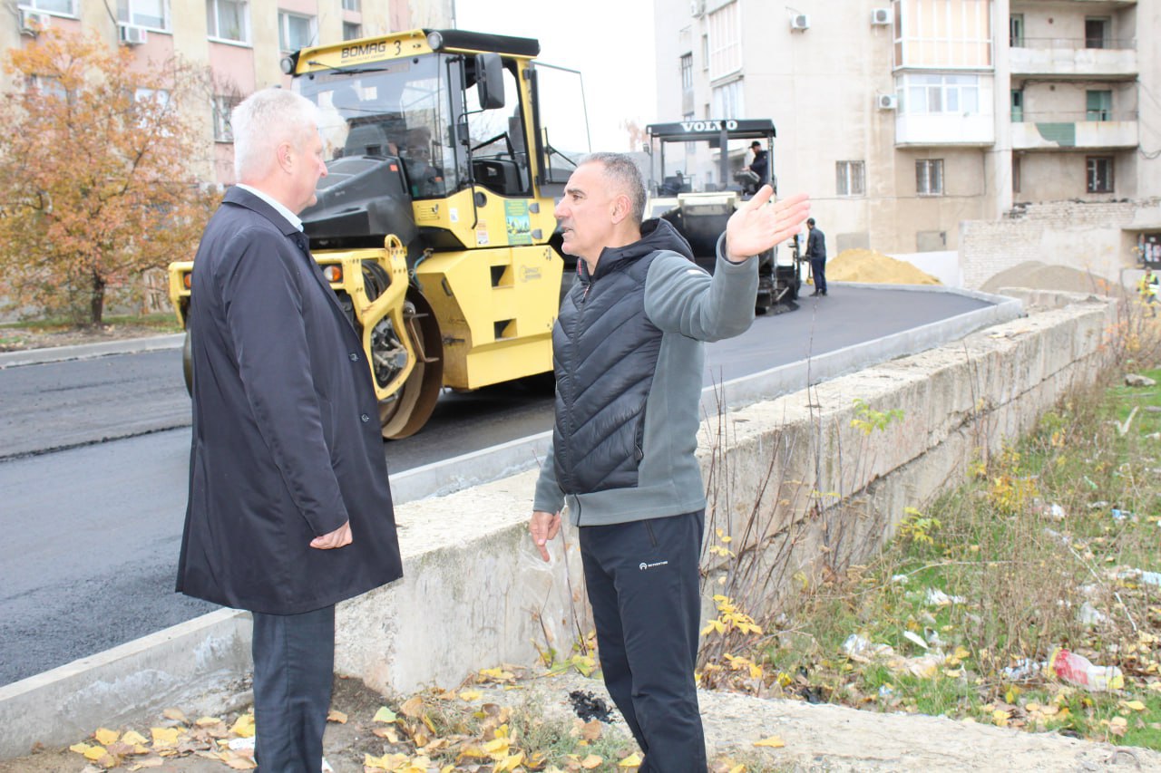 Сергей Козенко: Ознакомился с ходом работ по капитальному ремонту внутриквартальной дороги по адресу: улица Микроцентр, дома № 21–25 Сергей Козенко: Ознакомился с ходом работ по капитальному ремонту внутриквартальной дороги по адресу: улица Микроцентр, дома № 21–25