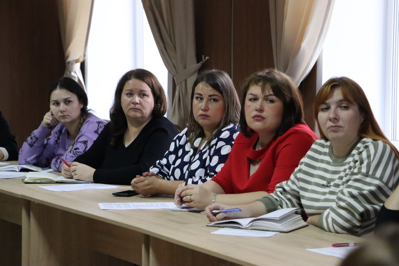 В Стаханове обсудили вопросы раннего выявления семейного неблагополучия В Стаханове обсудили вопросы раннего выявления семейного неблагополучия