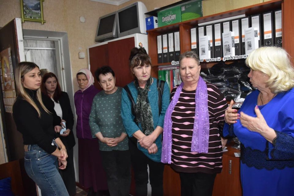 В рамках проекта «Старшее поколение», при поддержке партии «Единая Россия» 5 ноября в ГБУ ЛНР «Брянковский КЦСОН» открылась школа родственного ухода «Брянка. Жить дома» и бесплатный пункт проката средств малой технической... В рамках проекта «Старшее поколение», при поддержке партии «Единая Россия» 5 ноября в ГБУ ЛНР «Брянковский КЦСОН» открылась школа родственного ухода «Брянка. Жить дома» и бесплатный пункт проката средств малой технической...