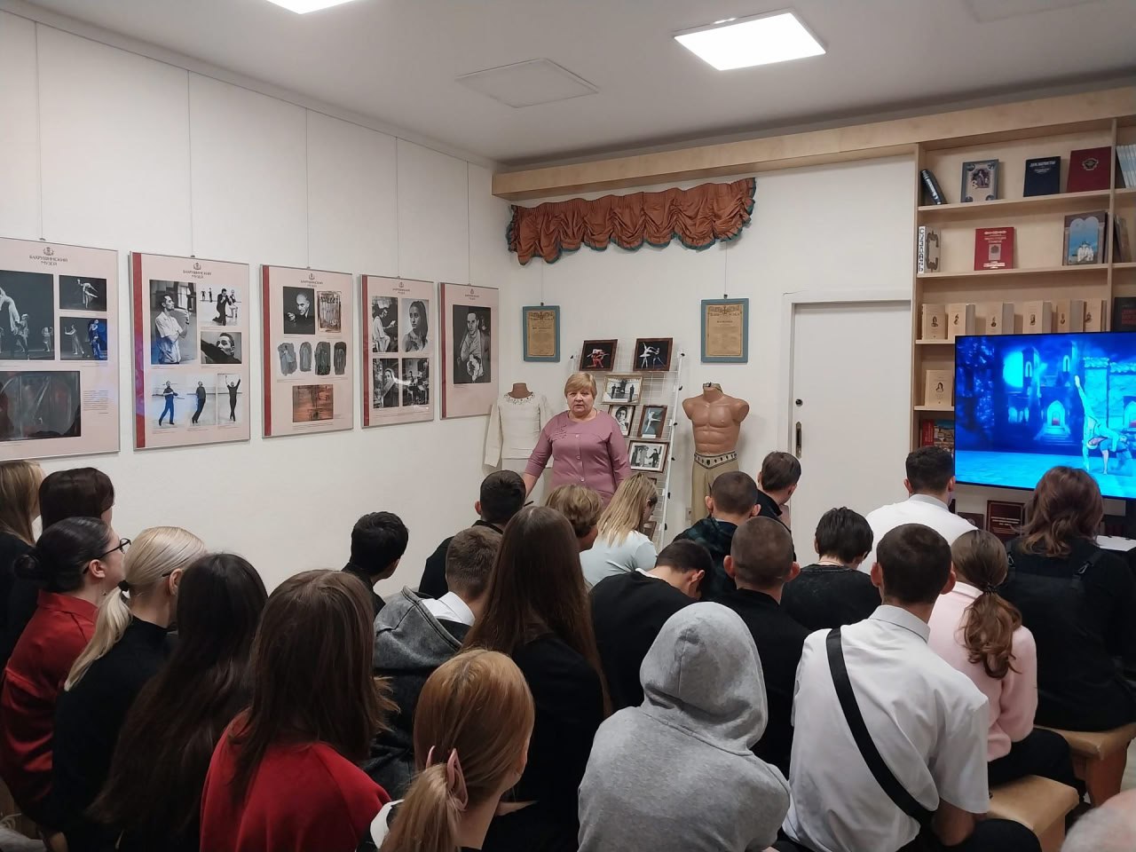 В Старобельске открылась выставка «Золотой век Юрия Григоровича»